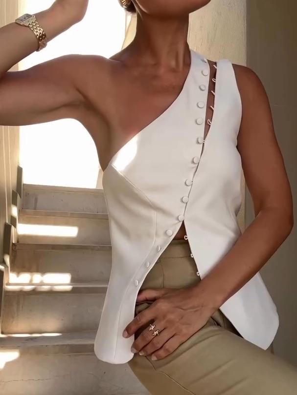 Ella™ One-Shoulder Button Detail Top