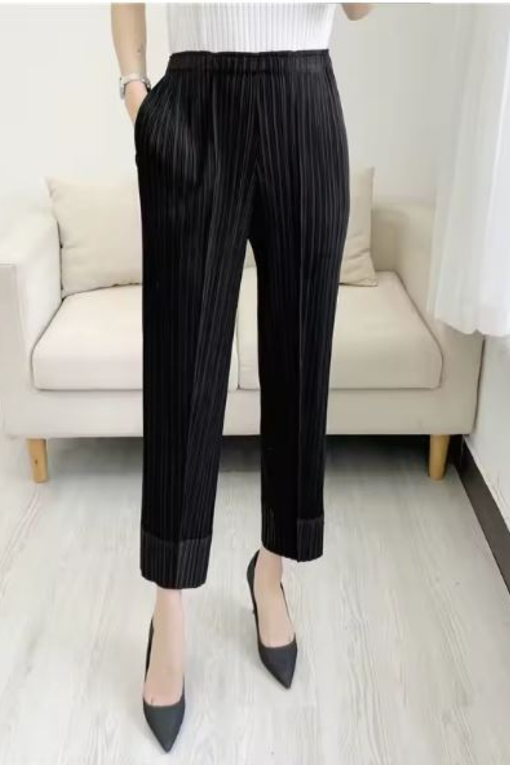 Saar - Women Pleated Cropped Wide Leg Trousers with Elasticated Waist