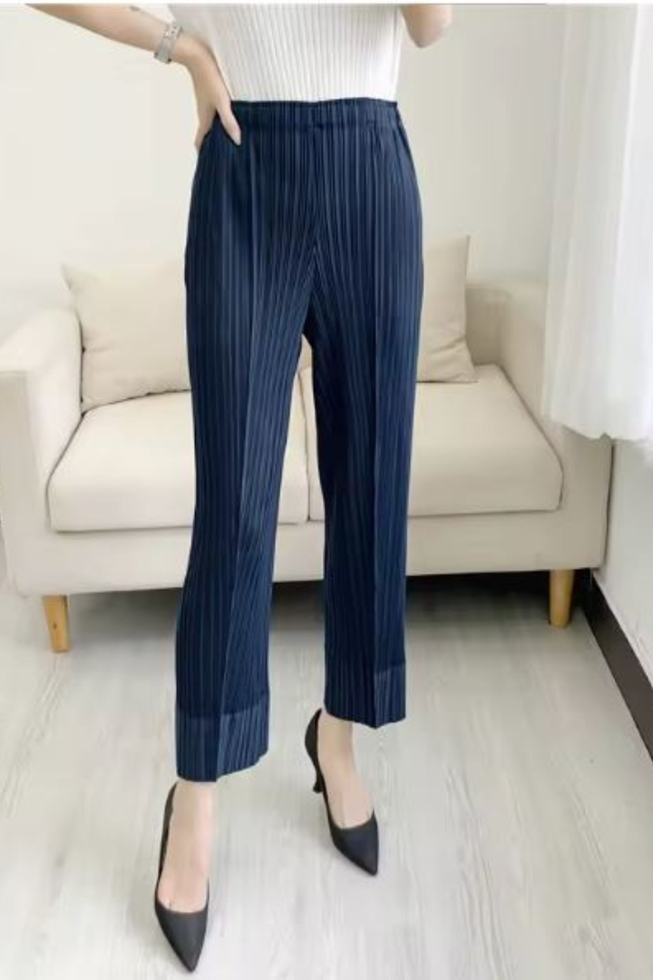 Saar - Women Pleated Cropped Wide Leg Trousers with Elasticated Waist