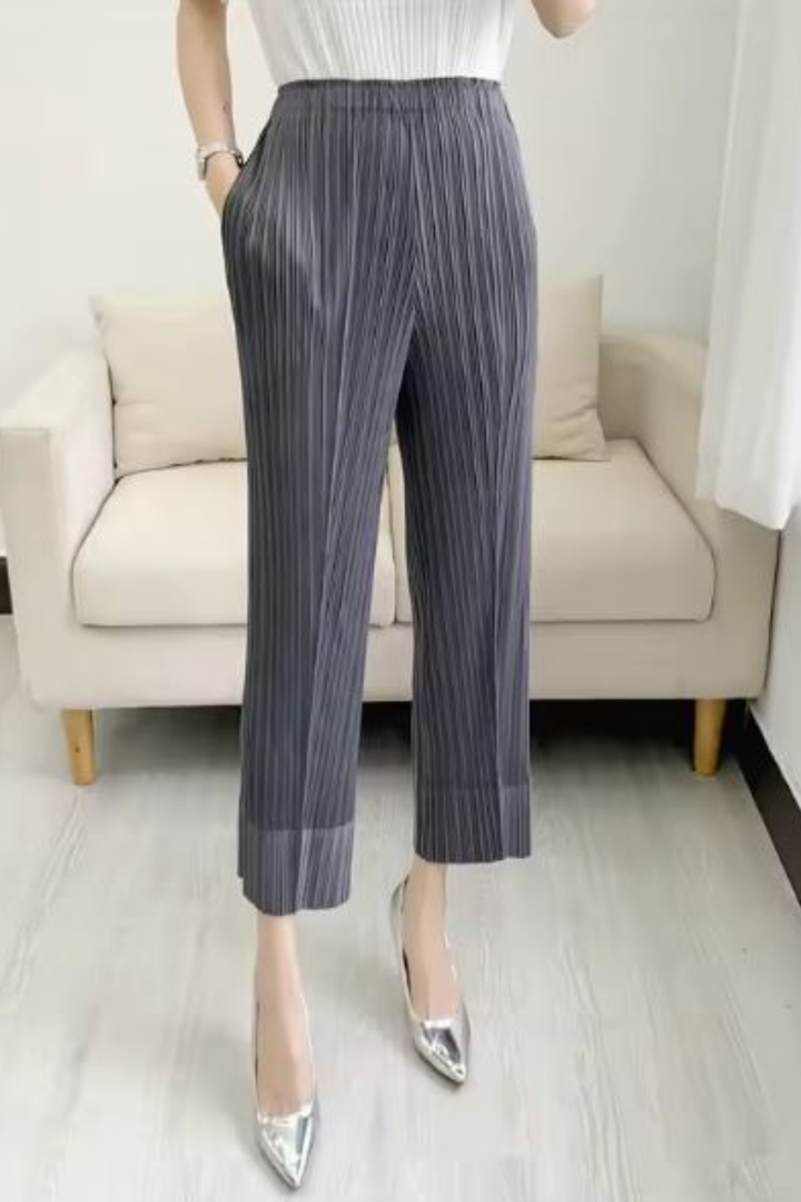 Saar - Women Pleated Cropped Wide Leg Trousers with Elasticated Waist