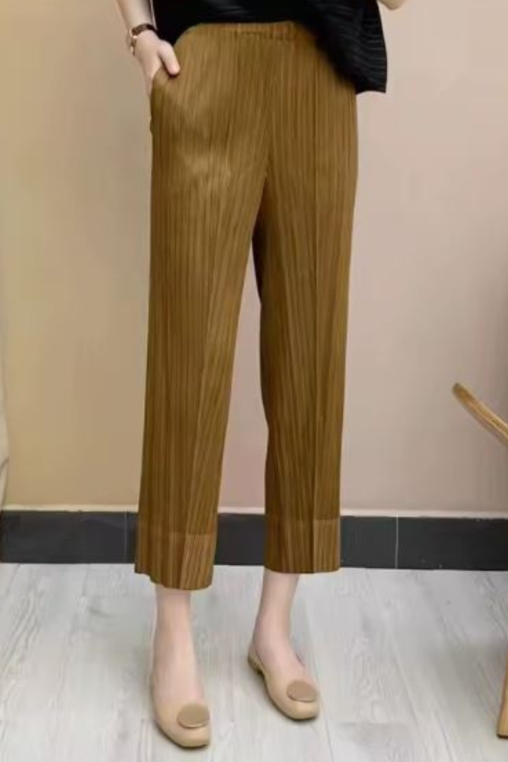 Saar - Women Pleated Cropped Wide Leg Trousers with Elasticated Waist