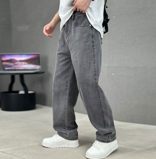 Jones - Men’s Straight-Leg Jeans with Five-Pocket Design